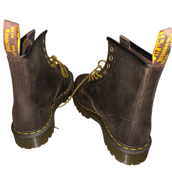 Classic Dr. Martens 1460 brown leather lace-up boots. NWOT. Men’s US 8 - Picture 2 of 8